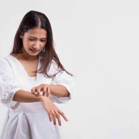 Perawatan Dermatitis Atopik (Eksim): Medis hingga Alami
