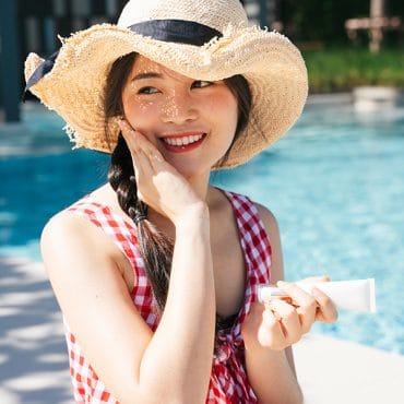 Pentingnya Menggunakan Sunscreen dengan Benar: Melindungi Kulit dari Kanker dan Penuaan Dini
