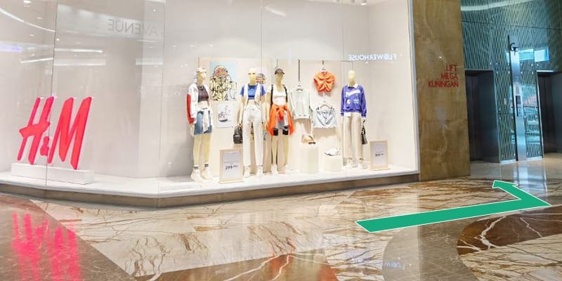 Lift Mega Kuningan di sebelah H&M, Lt. GF
